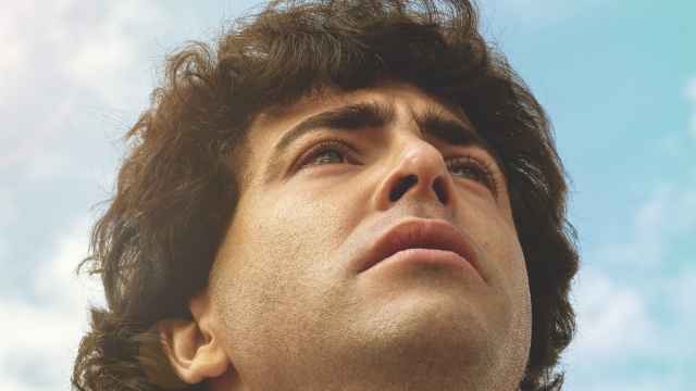 Maradona, el Dios del fútbol, y la pantalla: su vida a través de series, películas y documentales.