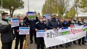 Trabajadores de Topas protestan a las puertas de la cárcel por las últimas agresiones