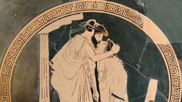 Un amante besando a su amado. Detalle de vasija del siglo V a C.