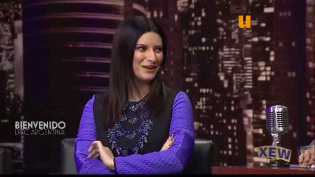 Laura Pausini durante la entrevista que se ha vuelto a hacer viral.