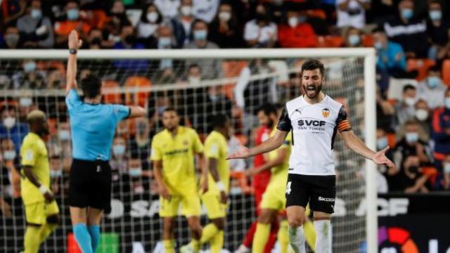 Gaya celebra con rabia durante el Valencia - Villarreal