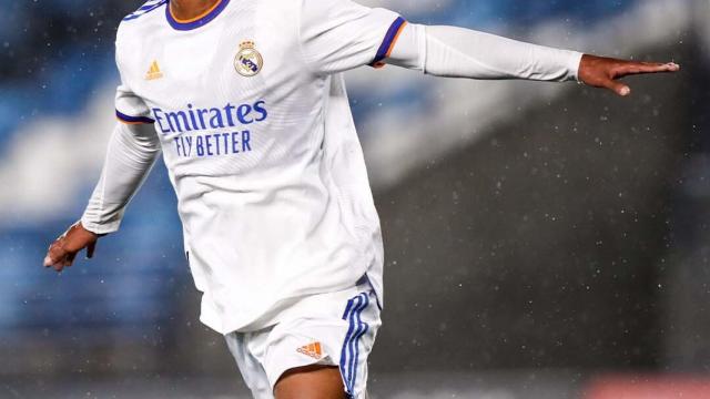 Peter Federico en un partido con el Castilla