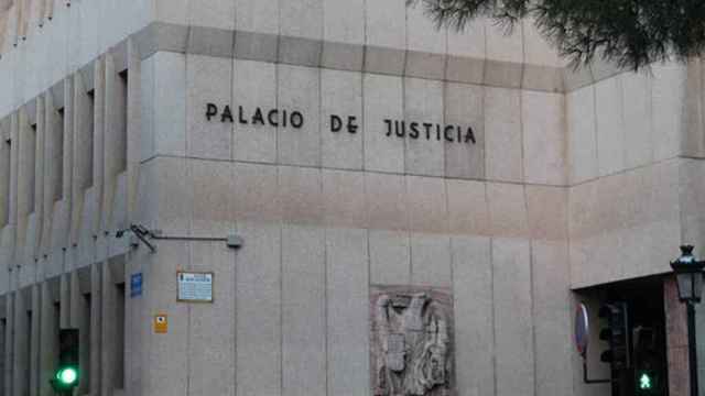 A juicio por abusar de la hija menor de su mujer en Albacete: le pagaba para que no lo contase