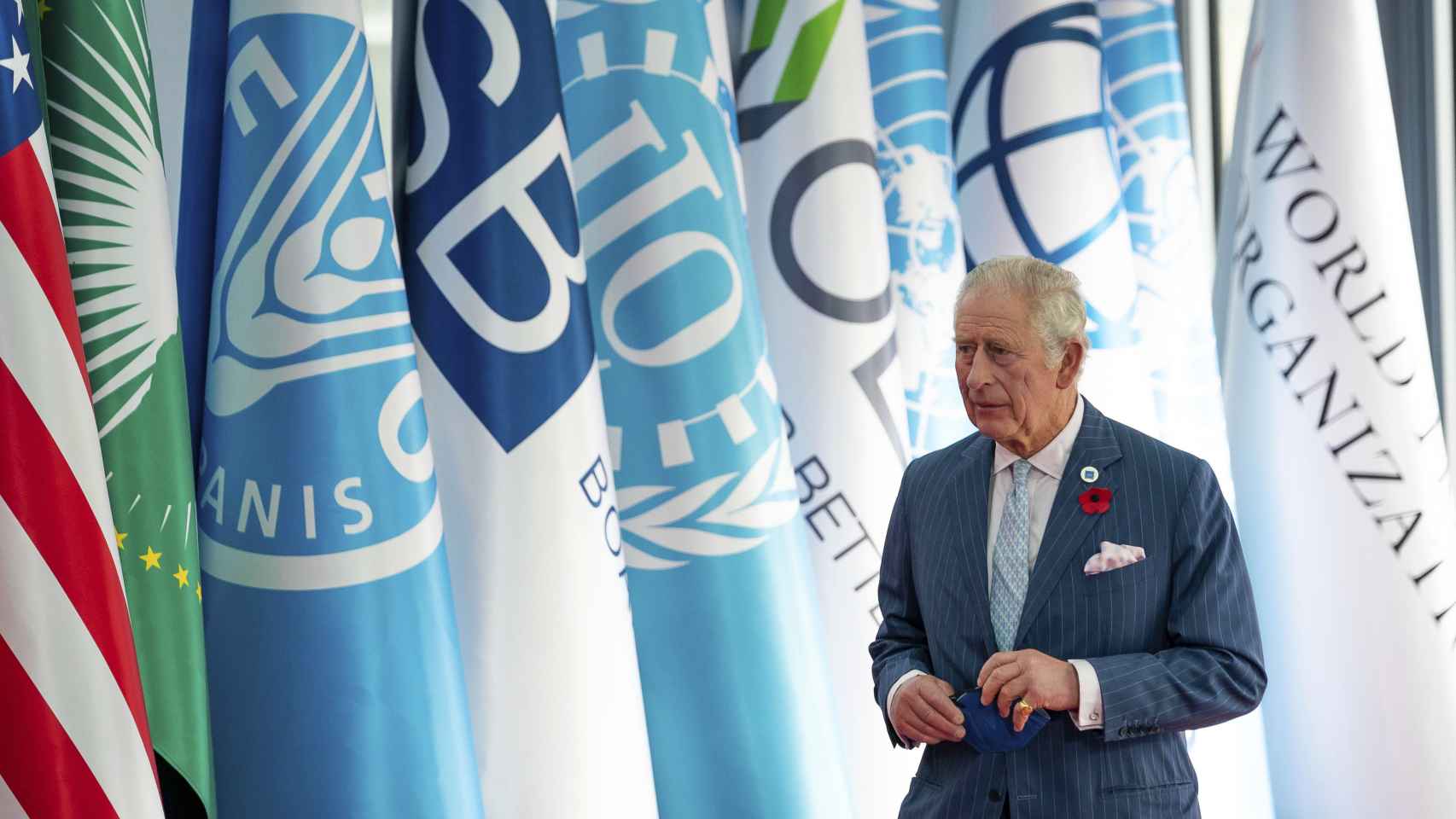 El príncipe Carlos de Inglaterra ha acudido a la cumbre del G20 en Roma en nombre de su madre.