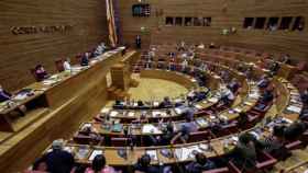 PP y Cs critican el acuerdo del tripartito para los presupuestos de la Generalitat.