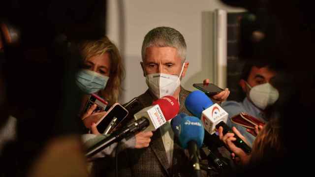 El ministro del Interior, Fernando Grande-Marlaska, ofrece declaraciones a los medios en La Rioja.