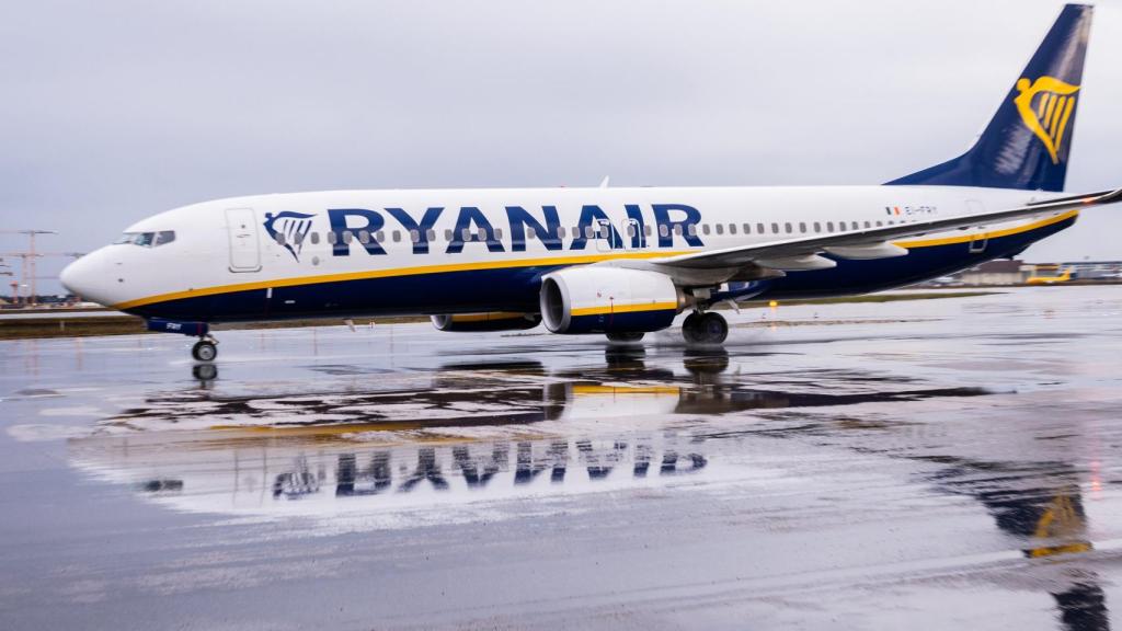 Ryanair retira la mascarilla en sus vuelos pese a que tendrá que mantenerlas en países de la