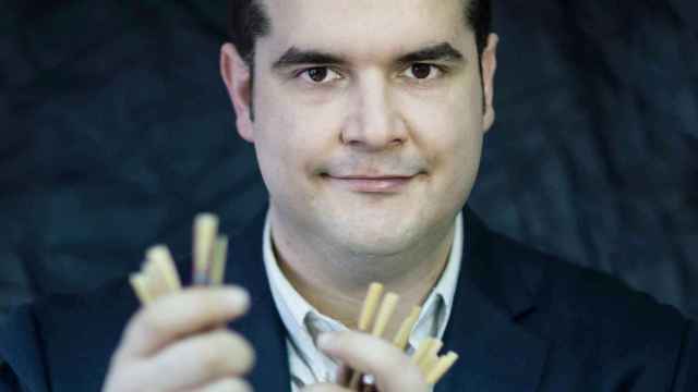 El ponferradino Éric González, responsable de la empresa de fabricación de cañas para oboe EG-Reeds