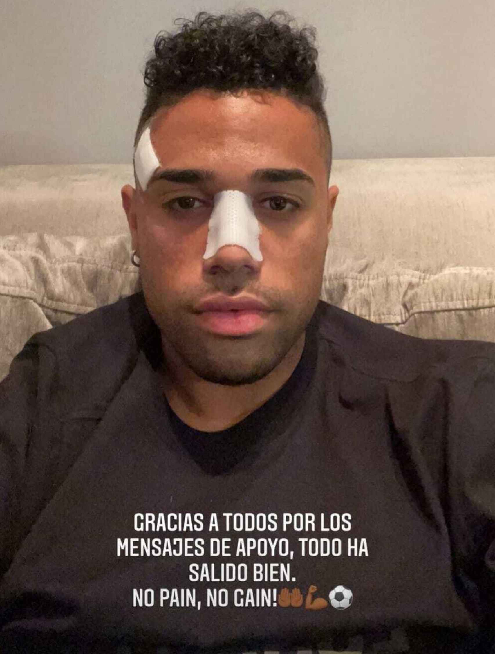 Foto de Mariano Díaz, futbolista del Real Madrid, tras operarse de la nariz