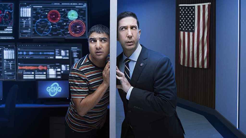 David Schwimmer y Nick Mohammed en 'Intelligence'.