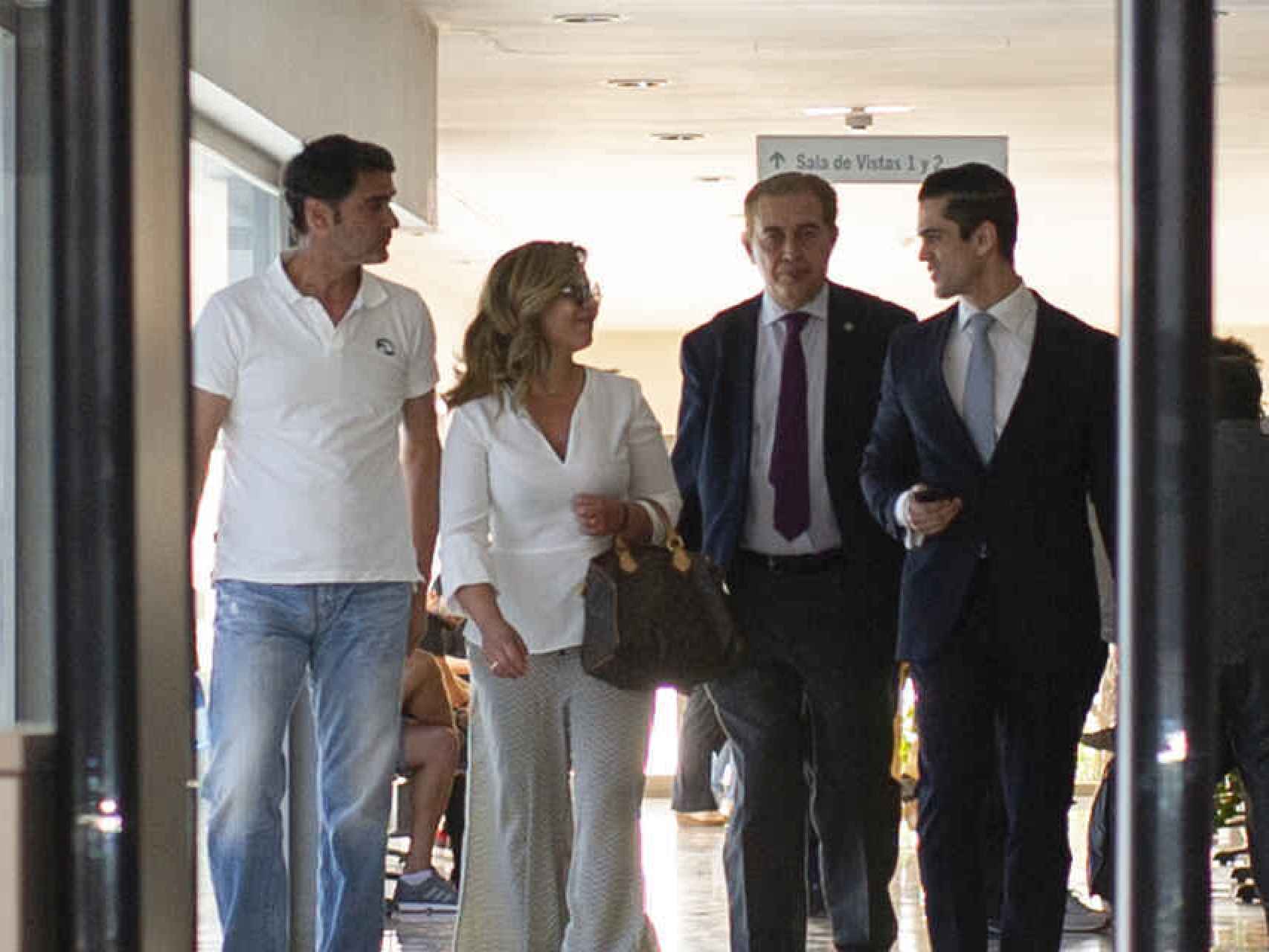 Jesulín de Ubrique, María José Campanario y su equipo de abogados abandonado los juzgados de Arcos de la Frontera.