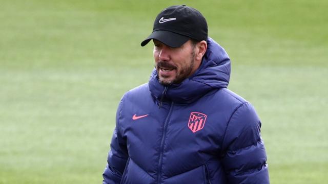 Simeone, dirigiendo al Atlético de Madrid