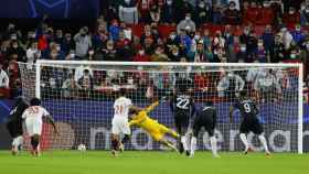 Gol de Davis de penalti en el Sevilla - Lille