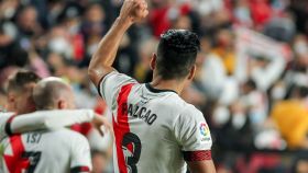 Radamel Falcao celebra un gol con el Rayo Vallecano en la temporada 2021/2022