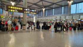 Cola de pasajeros en el aeropuerto de Málaga