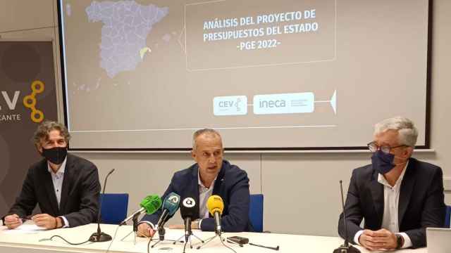 Rafael Ballester, Perfecto Palacio y Francisco Llopis, en la presentación del análisis de Ineca.