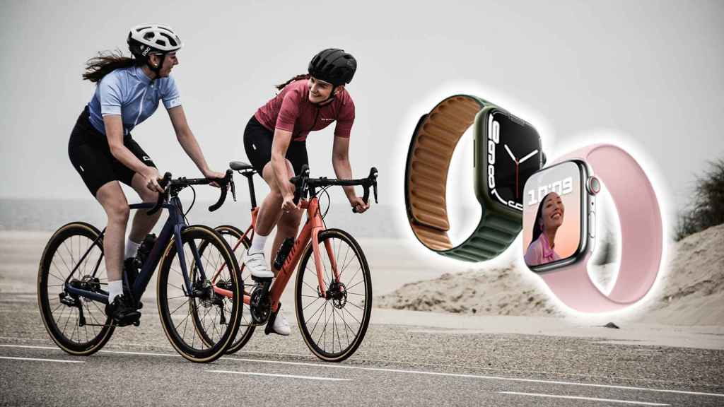 Apple Watch Series 7 junto a unos ciclistas.