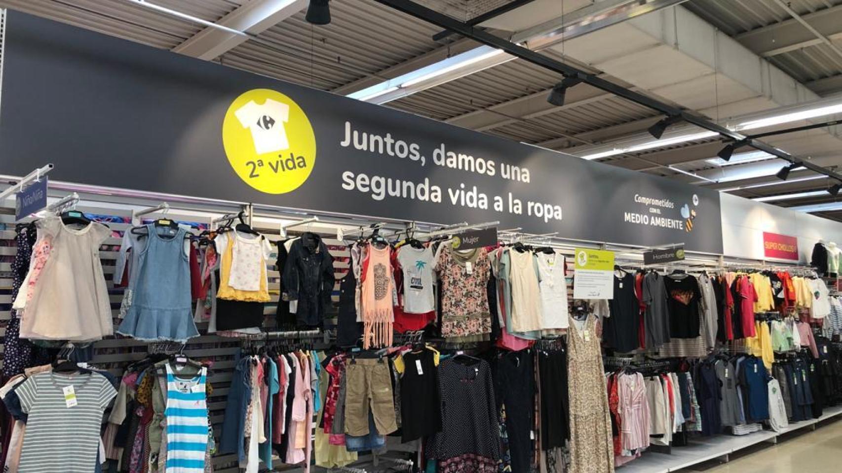 La guerra de ropa de segunda llega al 'súper': Carrefour y Alcampo apuestan por el textil sostenible