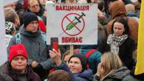 Una manifestación contra la vacuna de la Covid-19 en Kiev, Ucrania.