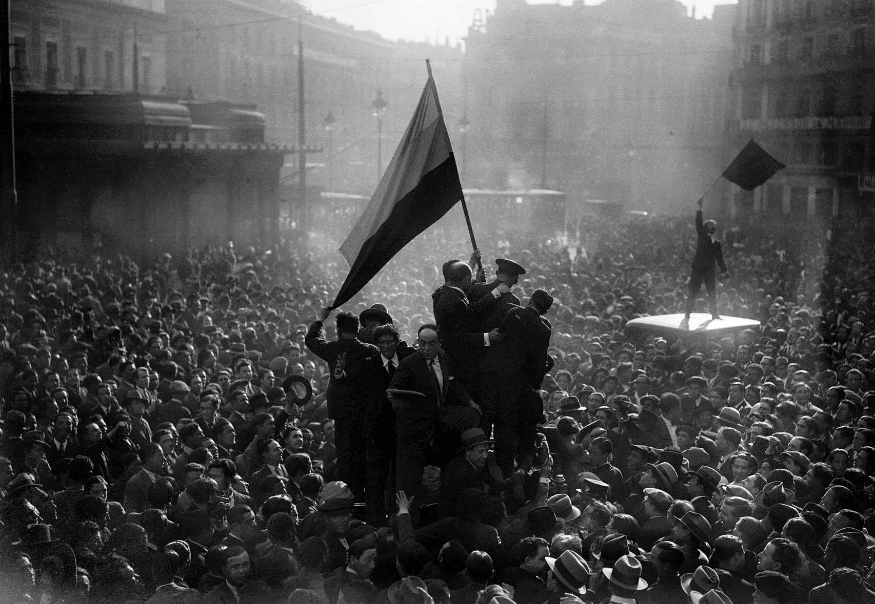 Proclamación de la Segunda República. Puerta del Sol, Madrid, 14 de abril de 1931.