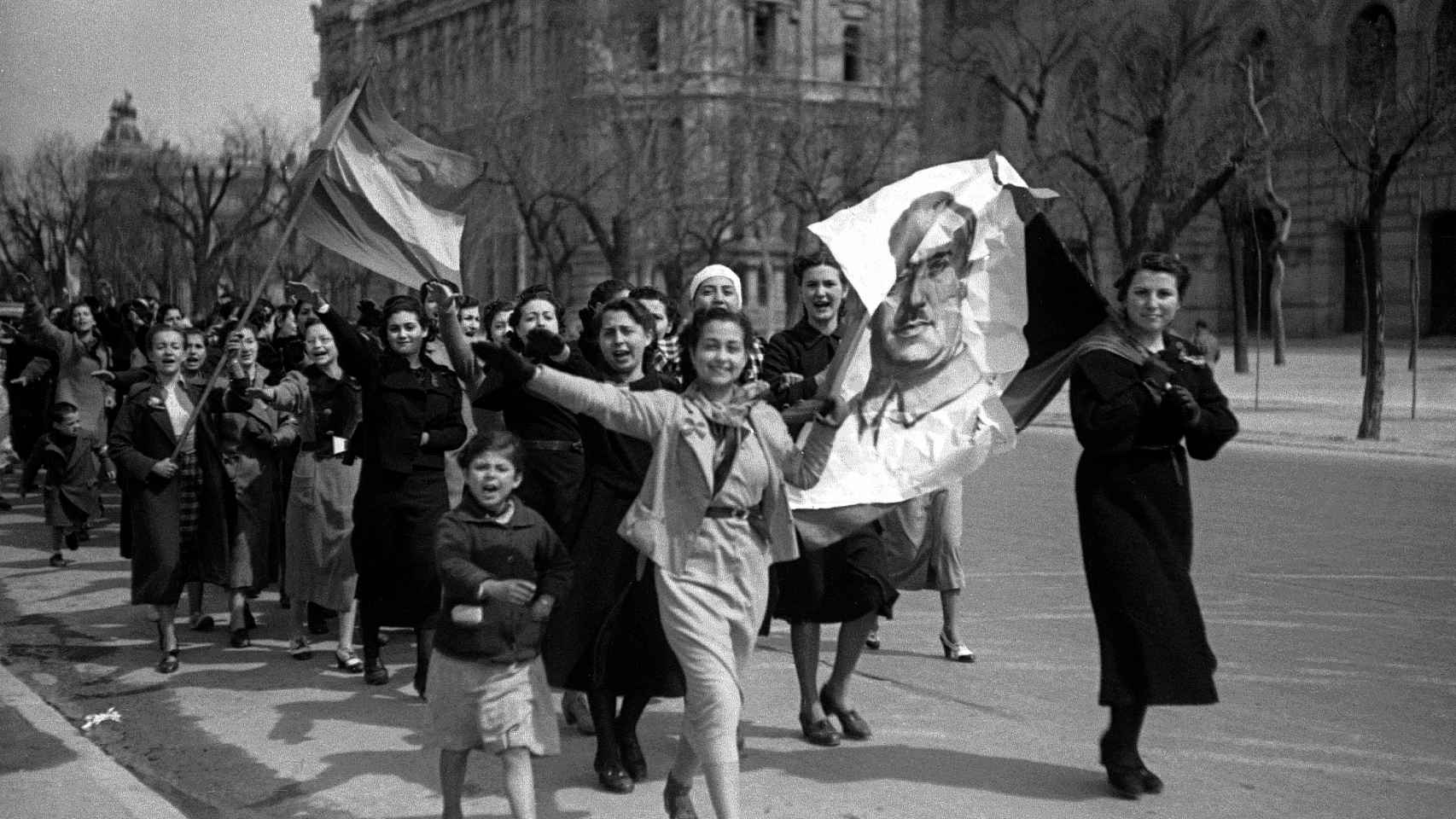 Celebración de la entrada de las tropas franquistas en Madrid, en marzo de 1936.