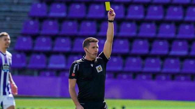 Díaz de Mera en un partido entre Valladolid y Levante. Foto: realvalladolid.es