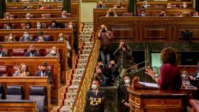 La ministra de Hacienda, María Jesús Montero, se dirige a la bancada del PP en el debate de los Presupuestos.