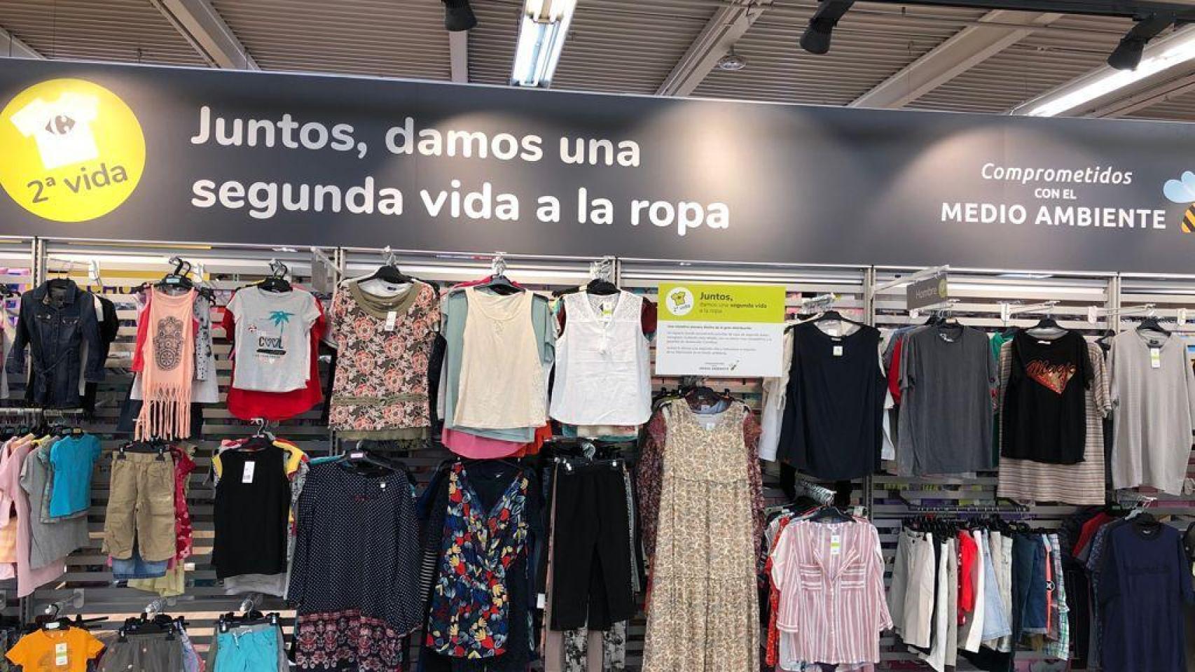 La guerra de ropa de segunda llega al 'súper': Carrefour y Alcampo apuestan por el textil sostenible