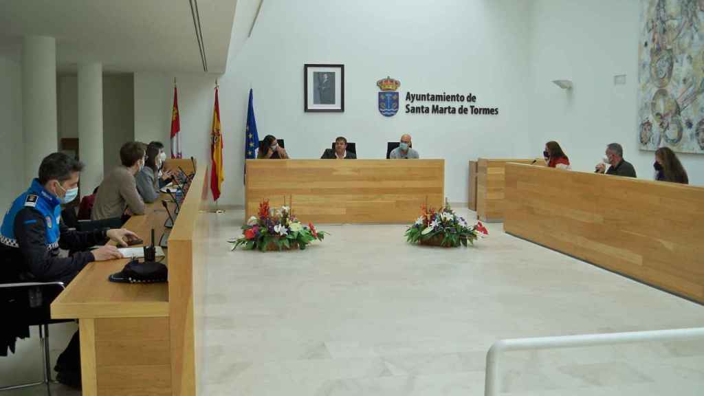 Un momento de la reunión celebrada en el Ayuntamiento con los responsables de los centros educativos