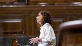 La ministra de Hacienda, María Jesús Montero, interviene en una sesión plenaria en el Congreso de los Diputados