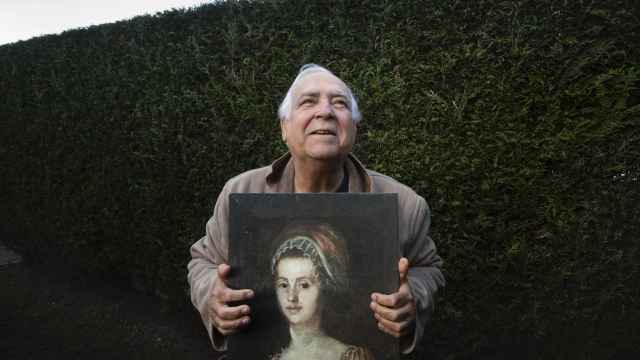 Santos Miguel Ribadeneira recrea el momento en que abrazó por última vez su cuadro de Goya robado.