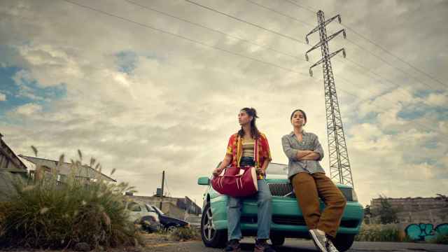 Qué es 'Sin huellas', la serie paella-western protagonizada por Carolina Yuste y Camila Sodi para Amazon Prime