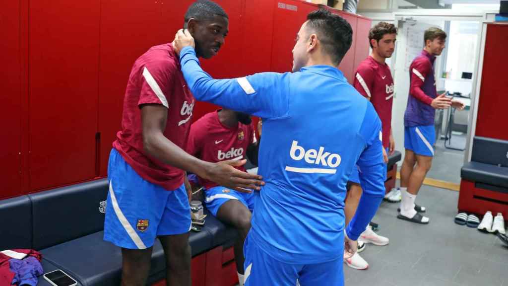 Ousmane Dembélé y Xavi Hernández, en su primer día como entrenador del Barça