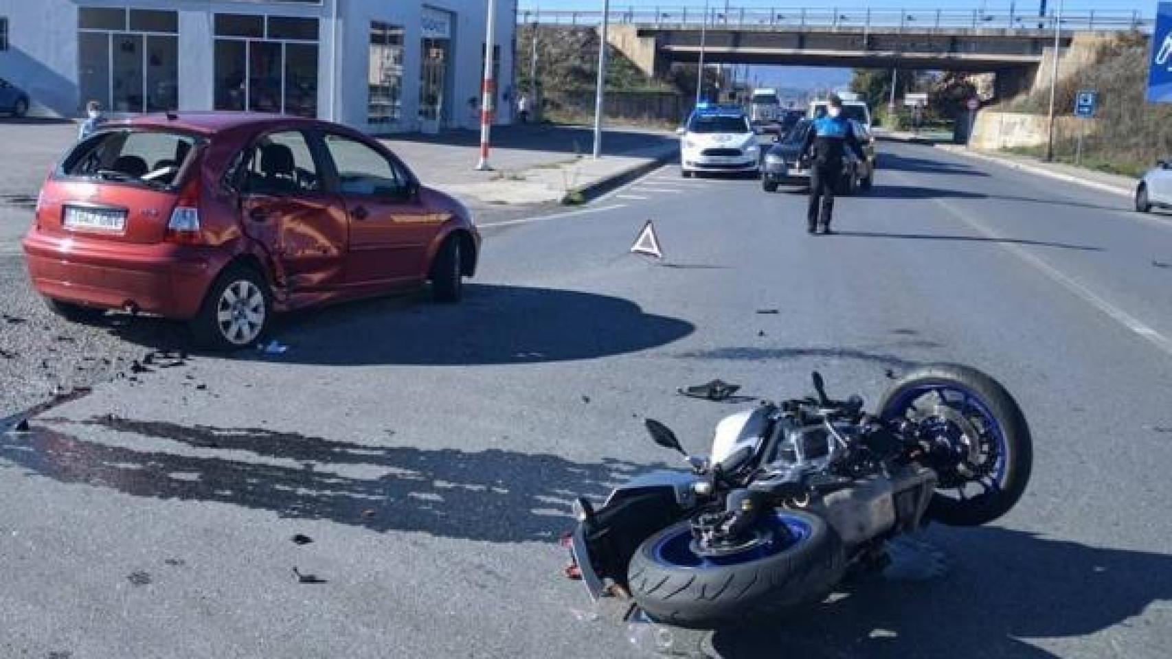 Un motorista herido tras sufrir un accidente en Ponferrada