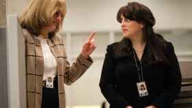 Sarah Paulson y Beanie Feldstein en 'El caso Lewinsky'.
