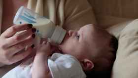 Sanidad regula la alimentación con leche materna en las escuelas infantiles.