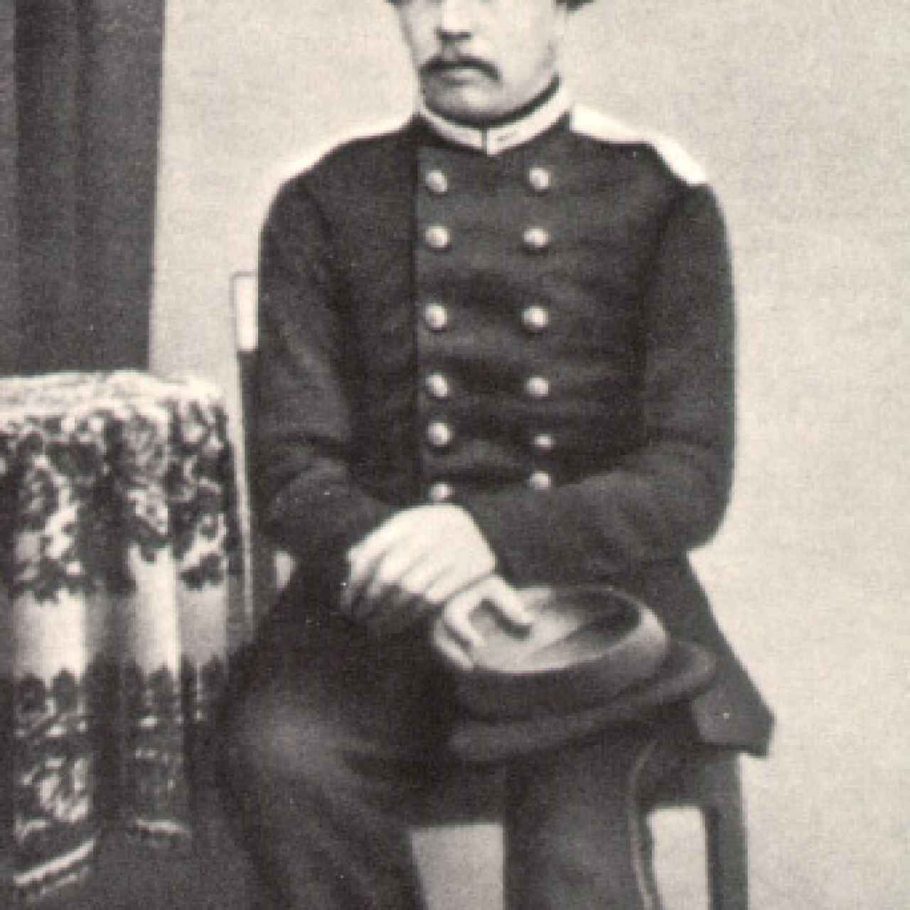 Fiódor Dostoyevski vestido con el uniforme de ingeniero militar.