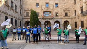 Un momento de la concentración convocada por ACAIP-UGT y CSIF frente a la Subdelegación del Gobierno