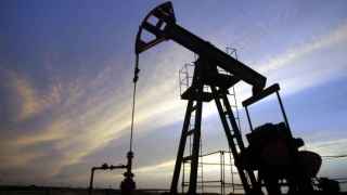 El petróleo Brent roza los 90 dólares por barril por primera vez desde 2014