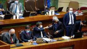 Legisladores chilenos discuten sobre la acusación constitucional contra el presidente Sebastián Piñera.