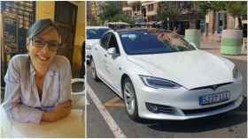 Pilar Toboso y su taxi, un Tesla Model S que abrió el camino para la llegada de los Model 3 a la ciudad. EE