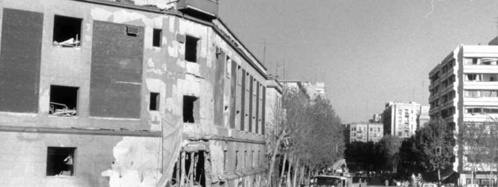 Imagen del atentado contra la Dirección General de la Guardia Civil en Madrid, en 1988.