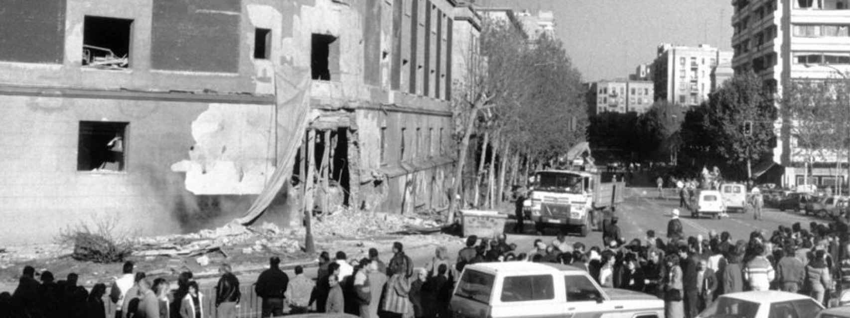 Imagen del atentado contra la Dirección General de la Guardia Civil en Madrid, en 1988.