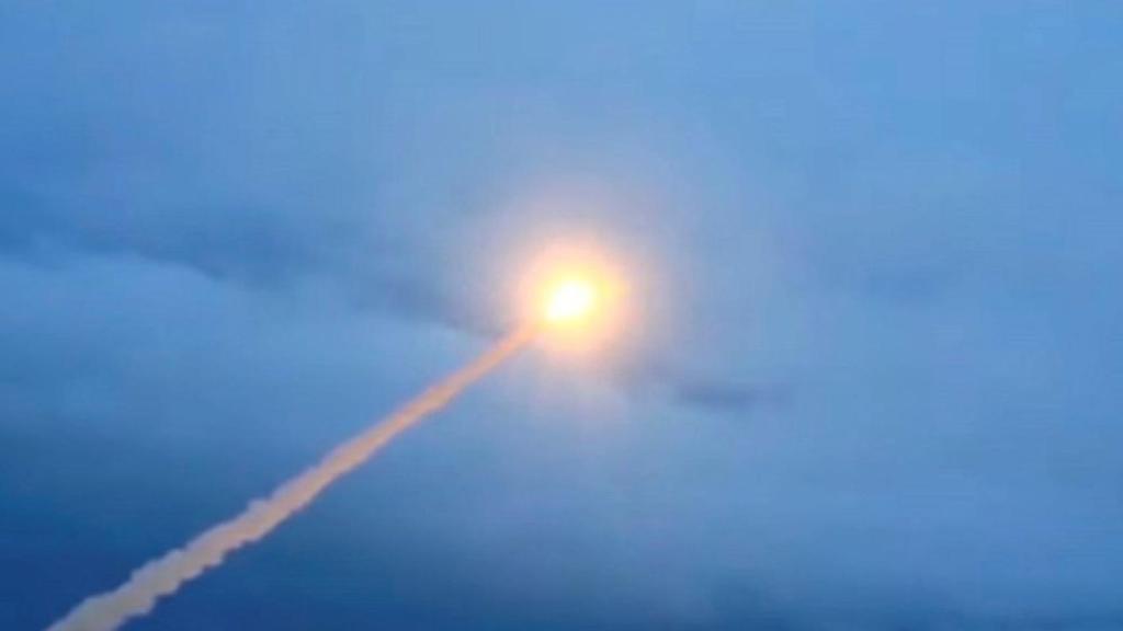 Imagen de una prueba de un misil hipersónico llevada a cabo por Rusia.
