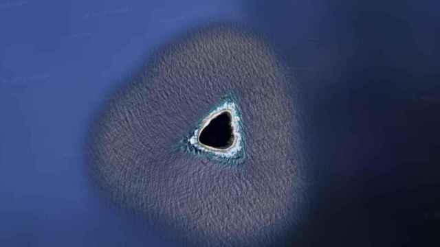 La fotografía de lo que parece un agujero negro en mitad del océano.