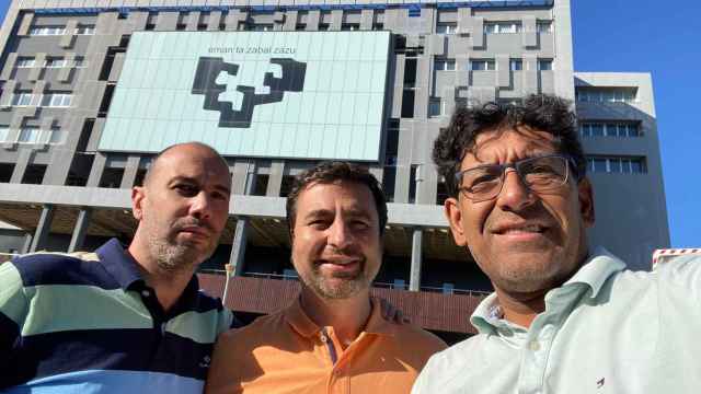 Enrique Solano, José Rigol y Jesús Domínguez son los tres cofundadores de Quanvia, 'spin-off' de la Universidad del País Vasco.
