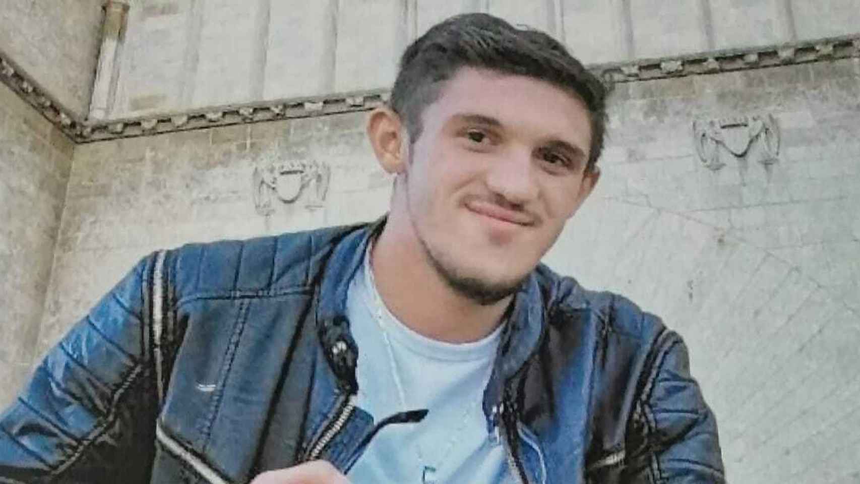 Cereza Rítmico retirada Pizarra pagará el funeral de "la sonrisa más bonita del mundo": Adrián  murió en un accidente en Halloween