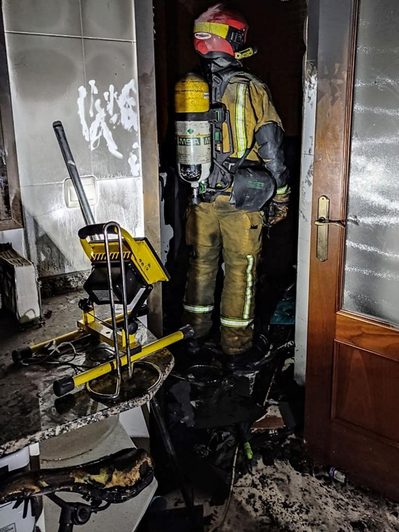 Sofocan El Incendio En Una Vivienda De Un Rascacielos De Benidorm Con ...