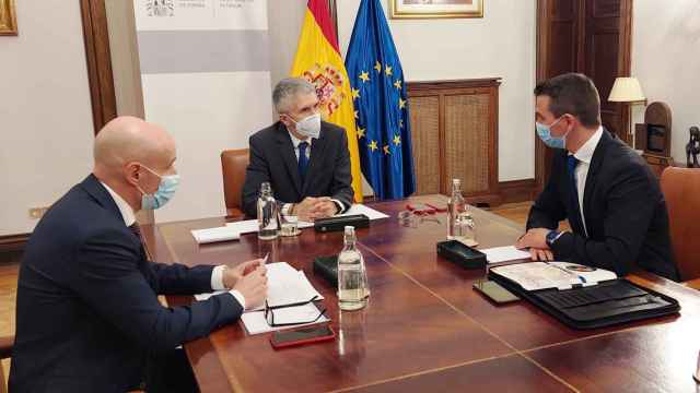 El ministro del Interior, Fernando Grande-Marlaska, durante la reunión con JUPOL.