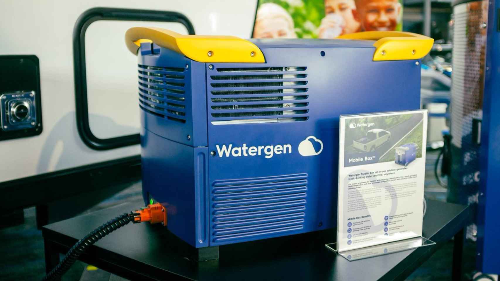 La máquina que produce agua potable del aire y se puede llevar a